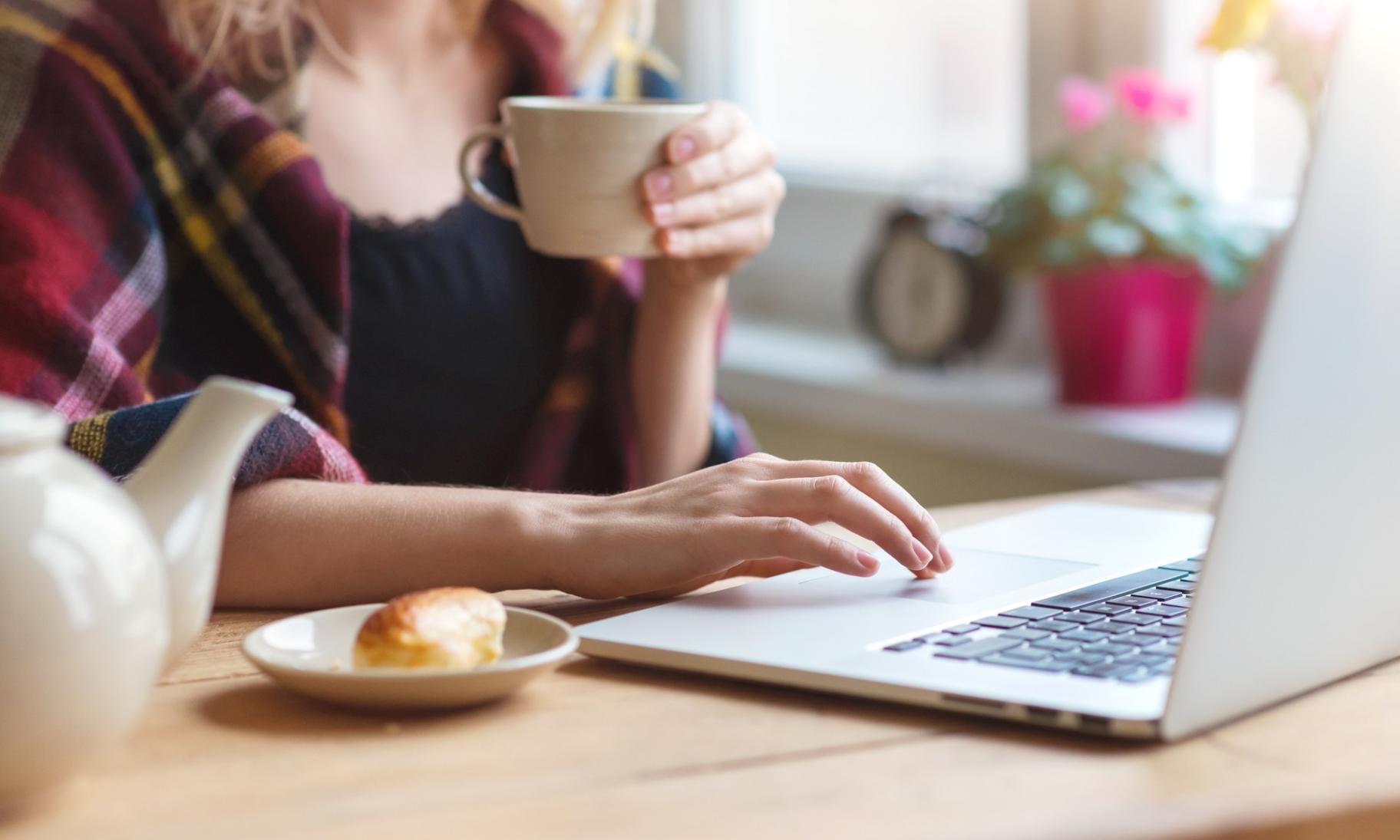 Professional learning environment for financial trend analysis